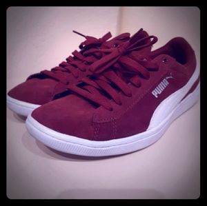 classic PUMA style with the Vikky V2 sne